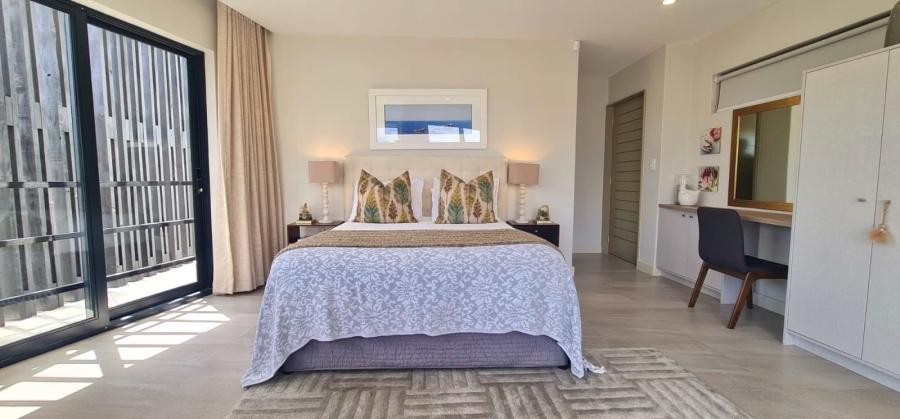 10 Bedroom Property for Sale in Bloubergstrand Western Cape